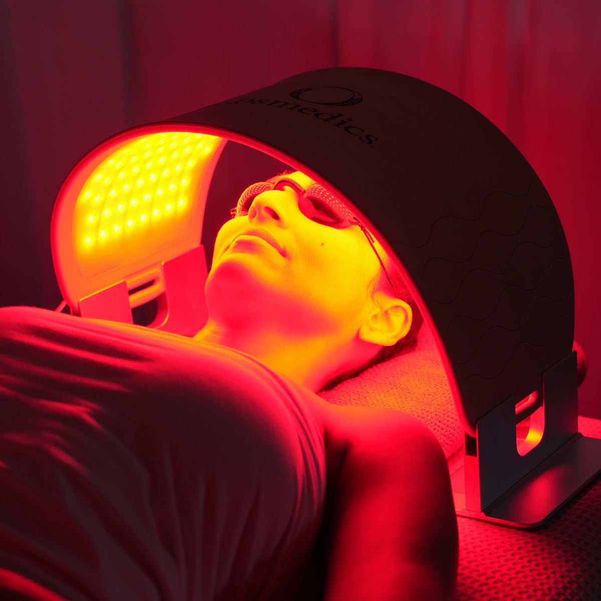 O COSMEDICS O LED Light Therapy treatment